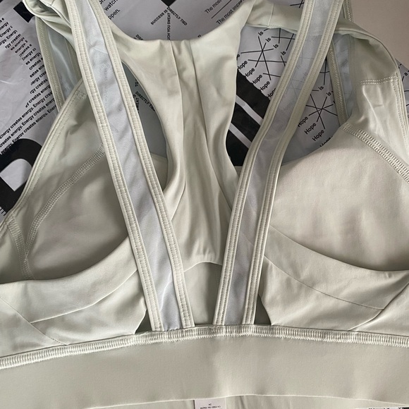 Lululemon Mint Green Sport Bra - Picture 4 of 4